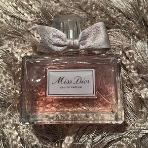 miss dior eau de parfum 3.4 fl oz (BROKEN STRAW!)